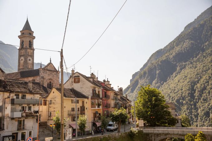 Wer nur eine eintägige Wanderung machen will, steigt am besten erst in Varzo aus dem Zug. Wer hingegen hier die Nacht verbringt, kann den Abend gut nutzen, um die piemontesische Küche zu probieren. Herbstwanderungen Tipps Wanderungen Schweiz