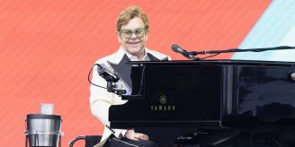 Cannes - Elton John überrascht mit neuem Song in Cannes Cannes - Elton John überrascht mit neuem Song in Cannes