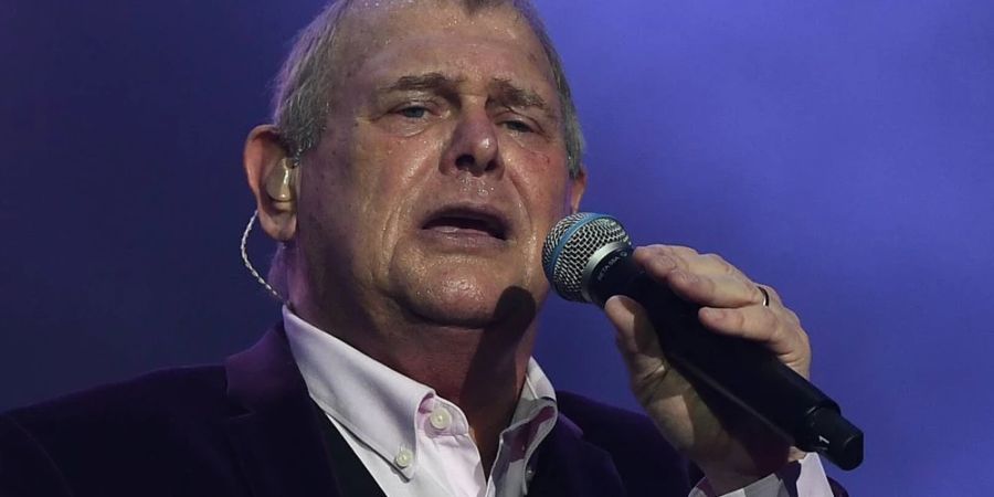 John Farnham muss sich einer Krebsoperation unterziehen.