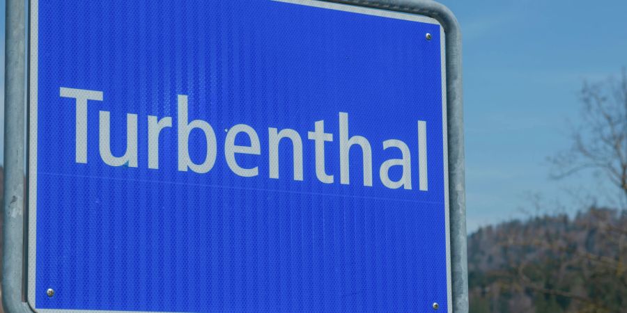 Das Ortsschild von Turbenthal.