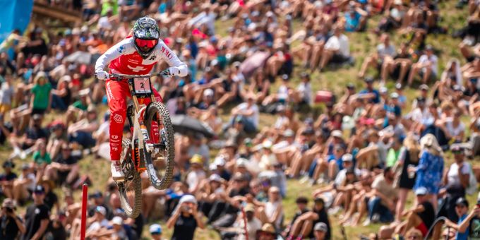 Spezialistin im Downhill, Camille Balanche während der UCI Downhill Mountain Bike World Championship Women. (KEYSTONE/Maxime Schmid) downhill