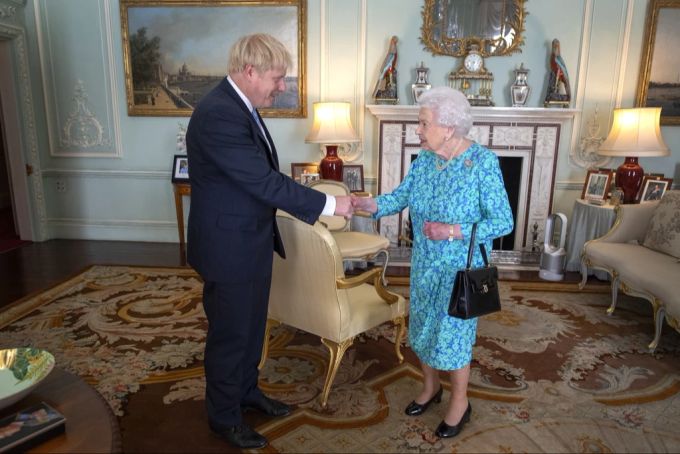 Im Jahr 2019 begrüsste Queen Elizabeth den neuen Chef des Landes, Boris Johnson im Buckingham-Palast. Queen Elizabeth Boris Johnson