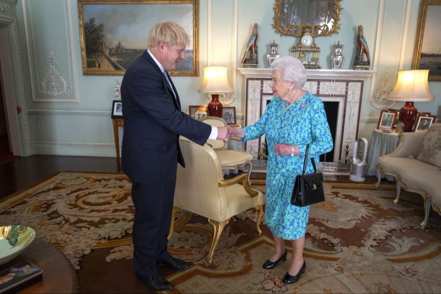 Queen Elizabeth Boris Johnson