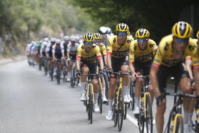 Gehört zu den Geschlagenen: Primoz Roglic mit seinem Team während der 6. Etappe. Vuelta