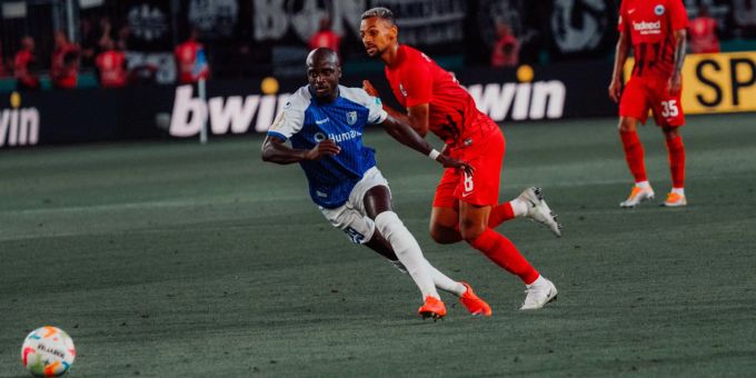 Djibril Sow im Einsatz für Eintracht Frankfurt gegen den 1. FC Magdeburg im DFB-Pokal. Eintracht Frankfurt Djibril Sow