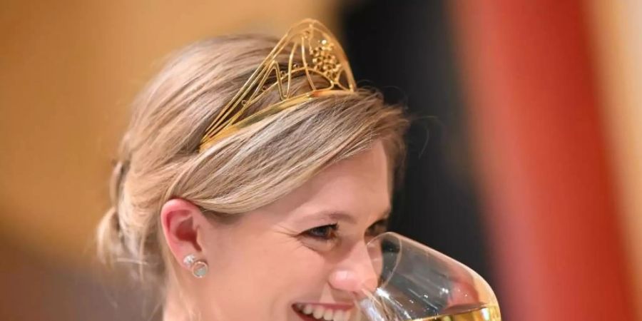 Die Deutsche Weinkönigin Carolin Klöckner 2018 in Karlsruhe. Foto: Uli Deck