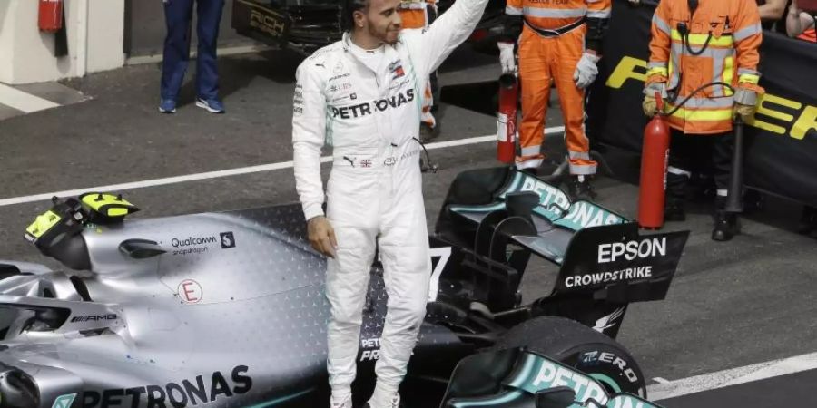 Findet kritische Worte: Formel-1-Weltmeister Lewis Hamilton. Foto: Claude Paris/AP