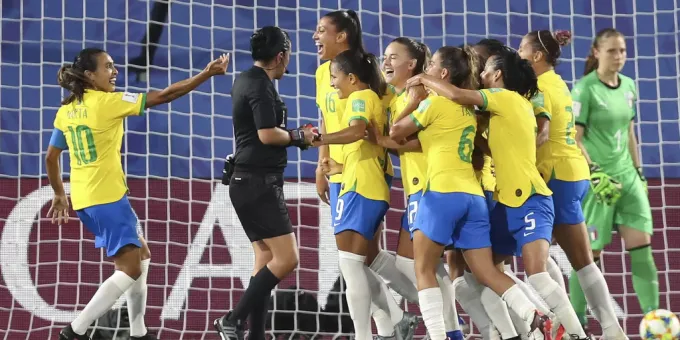 Fussball Weltmeisterschaft Italien Brasilien Australien Weiter