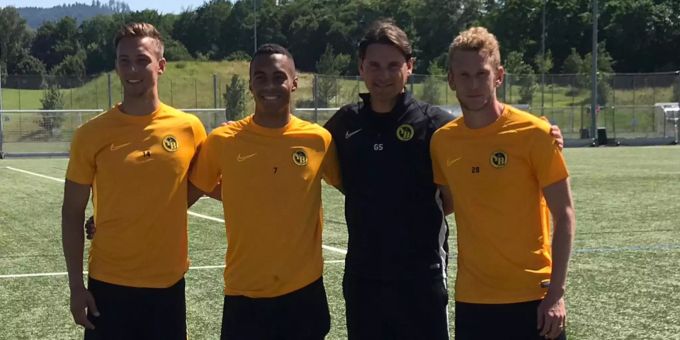 Die Neuzugänge von YB: Nicolas Bürgy, Marvin Spielmann und Fabian Lustenberger mit Trainer Gerry Seoane. YB Trainingsauftakt