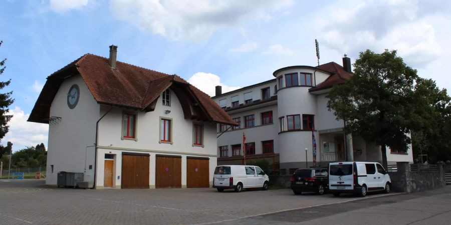 Die Schulanlage in Diessbach b. Büren.