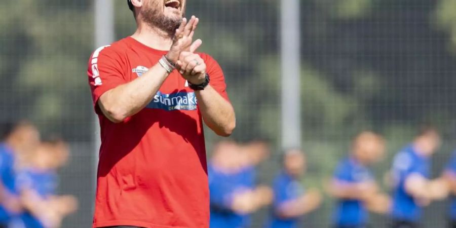 Leitet den Trainingsauftakt von Aufsteiger SC Paderborn: Chefcoach Steffen Baumgart. Foto: Guido Kirchner
