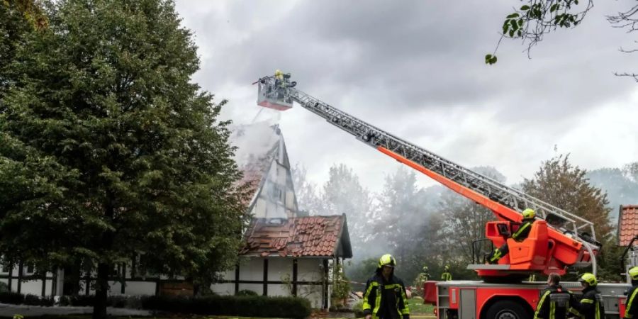 Feuerwehreinsatz an brennendem Haus in Münster
