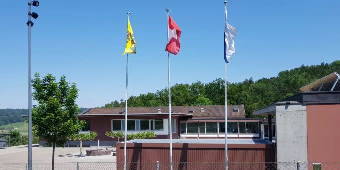 Primarschulhaus Gsteig, Lufingen. Primarschulhaus Gsteig, Lufingen.