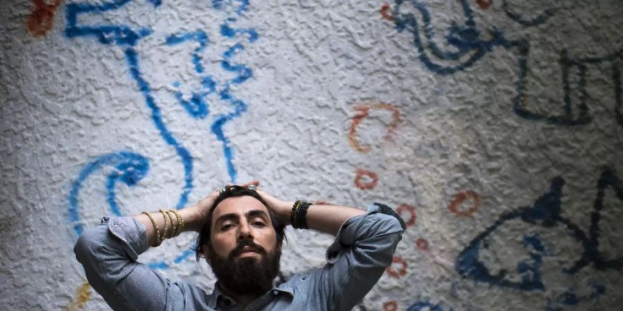 Er liebt die Musik, er lebt sie und leidet gleichzeitig darunter: Das Berner Singer-Songwriter-Talent ABU.