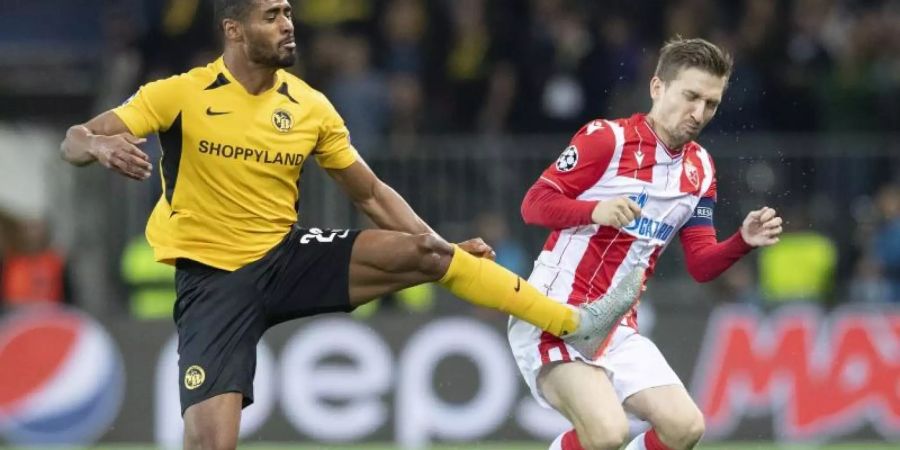 Der Berner Saidy Janko (l) in Aktion gegen Marko Marin von Roter Stern Belgrad. Foto: Peter Schneider/KEYSTONE