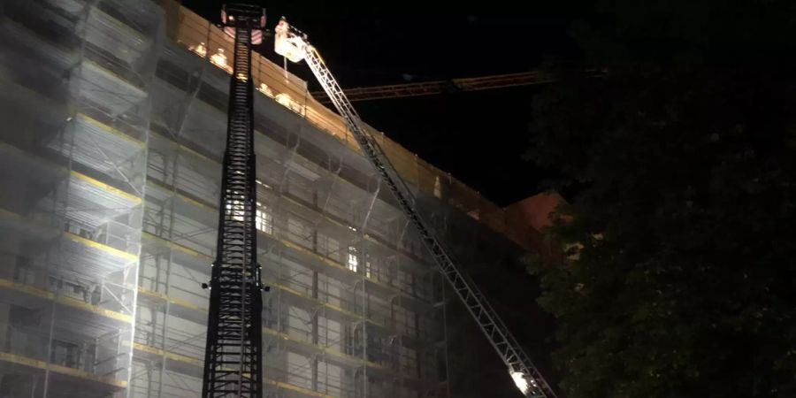 In der Nacht brannte das Dach der Militärkaserne Bern.