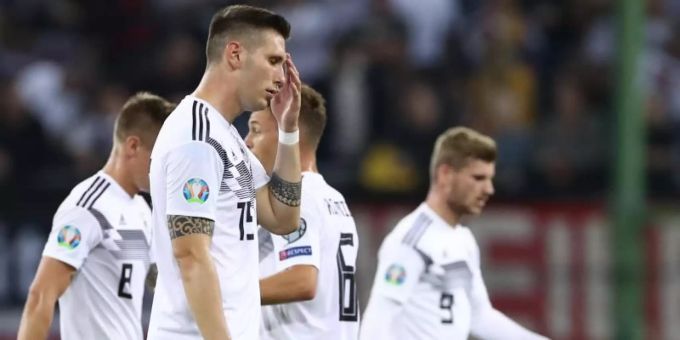 Die deutschen Nationalspieler um Niklas Süle (M.) verloren trotz einer 1:0-Führung. Foto: Christian Charisius Die deutschen Nationalspieler um Niklas Süle (M.) verloren trotz einer 1:0-Führung. Foto: Christian Charisius