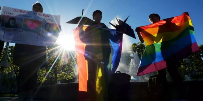 LGBT-Aktivisten demonstrieren im Mai in St. Petersburg LGBT-Aktivisten