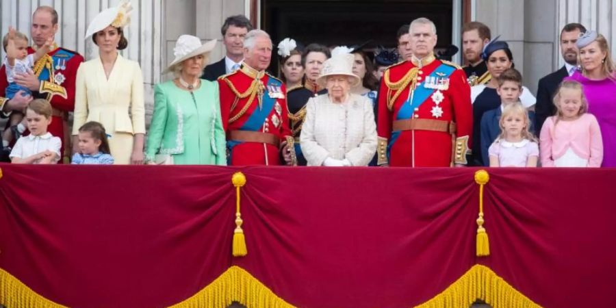 Vom Balkon des Buckingham-Palastes grüssen regelmässig die Royals.