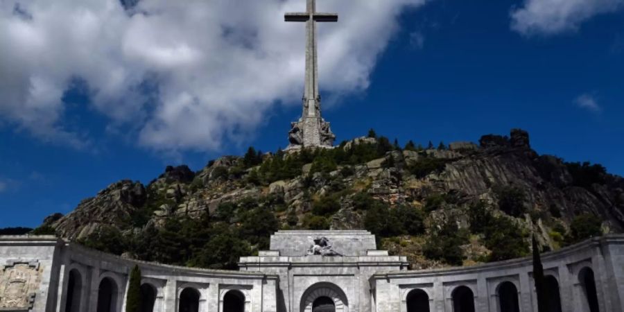 Über Francos Grab in einem Mausoleum bei Madrid wird seit Jahren gestritten