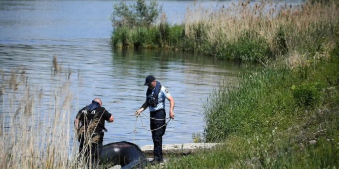Leiche einer Vierjährigen nach Boots-Unglück entdeckt Leiche einer Vierjährigen nach Boots-Unglück entdeckt