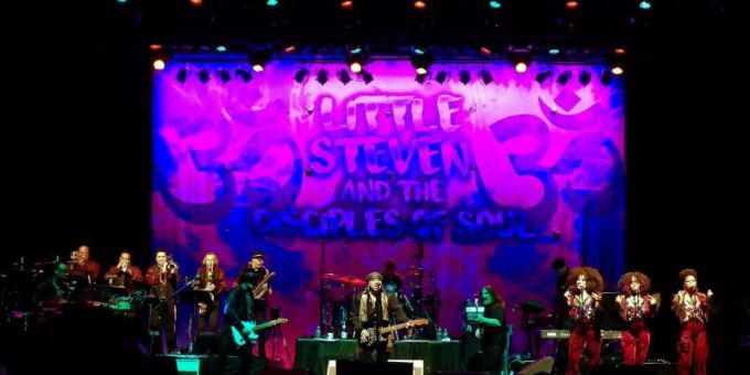 Little Steven feiert mit den Disciples Of Soul eine grosse Party. Foto: Universal Music/Kevin Michaelson/Archiv Little Steven feiert mit den Disciples Of Soul eine grosse Party. Foto: Universal Music/Kevin Michaelson/Archiv