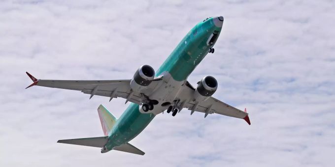 Boeing hat bei der US-Luftaufsichtsbehörde FAA eingeräumt, möglicherweise fehlerhafte Teile verbaut zu haben. Boeing 737 MAX