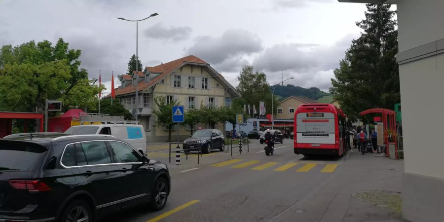 Auf der Bernstrasse herrscht viel Verkehr.