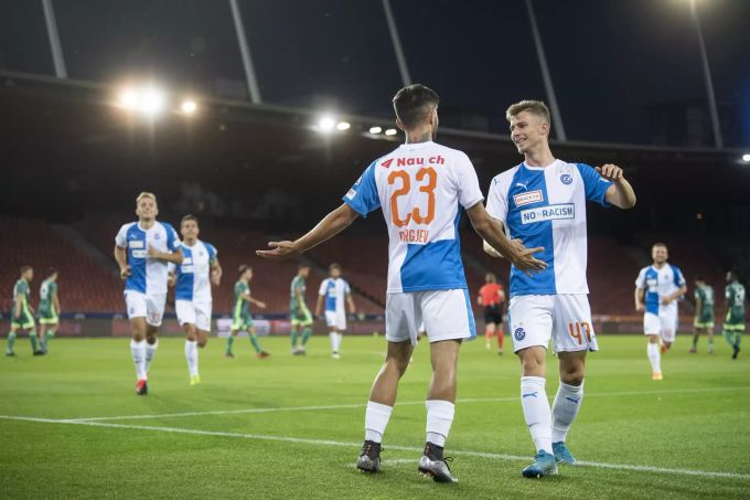 Nikola Gjorgjev und Fabio Fehr bejubeln ein Tor für GC im Spiel gegen Stade Lausanne. GC Stade Lausanne Ouchy