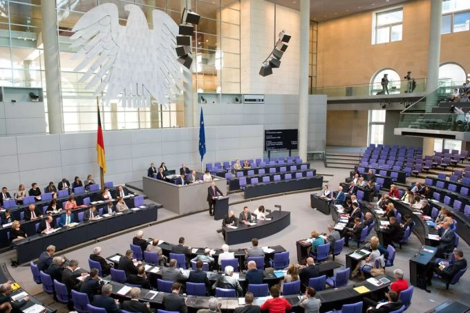 Im Jahr 2015 wurde auf ein Bundestag ein Hackerangriff verübt. bundestag 2015