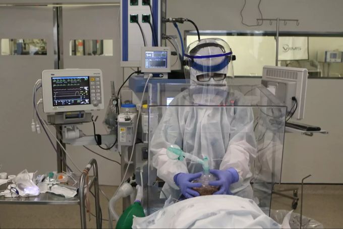 Ein Patient in einem Spital in Lissabon wird beatmet. Patient Lissabon
