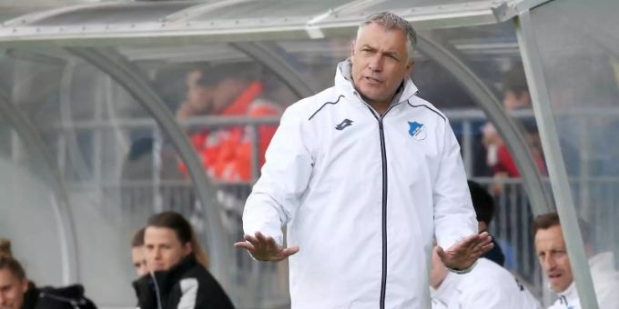 Ist Fussball- und Berufsschullehrer: Hoffenheims Frauen-Coach Jürgen Ehrmann. Foto: Michael Deines/dpa Ist Fussball- und Berufsschullehrer: Hoffenheims Frauen-Coach Jürgen Ehrmann. Foto: Michael Deines/dpa