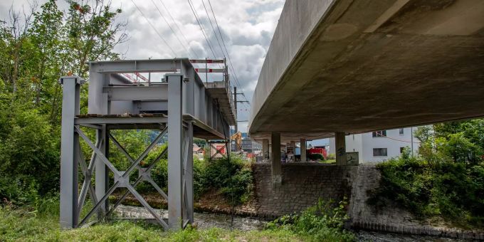 Der Zubringer der A6 in Steffisburg und der Rest der Hilfsbrücke. Zubringer Steffisburg