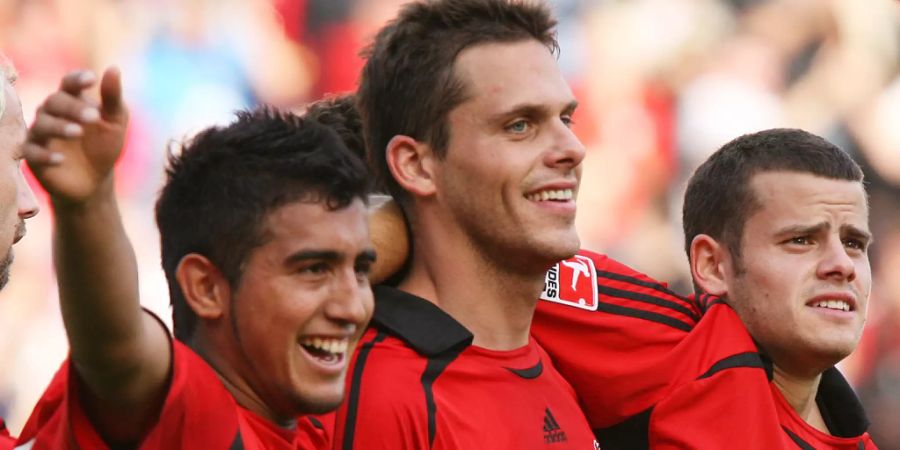 2007 wechselte er (l.) im Alter von 20 Jahren zu Bayer Leverkusen.