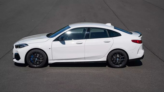 Unter der überraschend hohen Karosserie steckt fein entwickelte Antriebstechnik BMW M235i Gran Coupé
