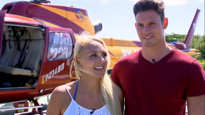 Michelle und Max wollen mit einem Hubschrauber Bali erkunden. Temptation Island