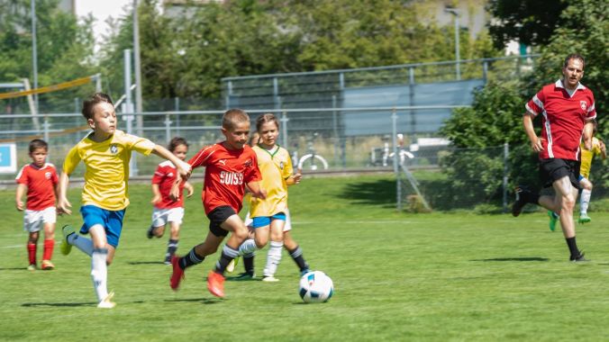 Wer holt den Ball?