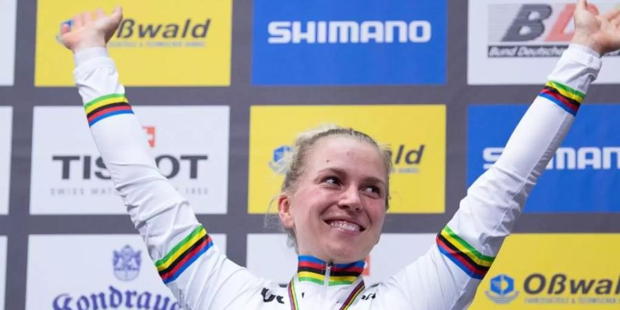 Emma Hinze konnte schon zuvor allein auf ihrer Heimbahn in Cottbus trainieren. Foto: Sebastian Gollnow/dpa