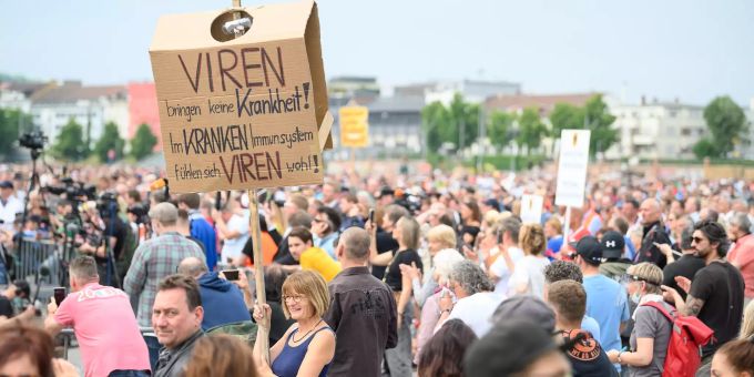 «Querdenken» - Tausende bei Demos gegen Corona-Regeln in Deutschland