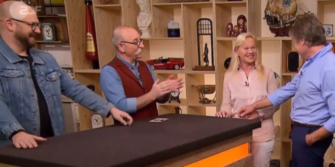 Ein Verkäufer machte seiner Partnerin in der ZDF-Sendung «Bares für Rares» einen Heiratsantrag. bares für rares heiratsantrag