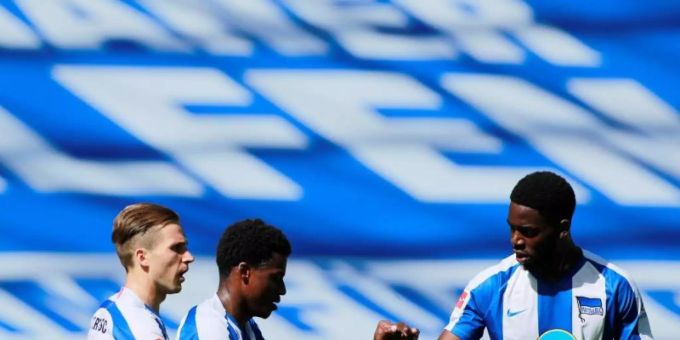 Javairo Dilrosun (M) brachte die Hertha früh in Führung. Foto: Hannibal Hanschke/Reuters Pool/dpa Javairo Dilrosun (M) brachte die Hertha früh in Führung. Foto: Hannibal Hanschke/Reuters Pool/dpa