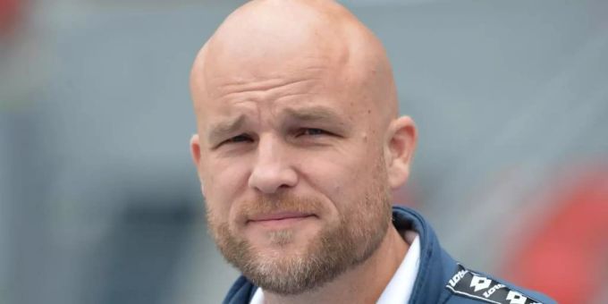 Der Mainzer Sportvorstand Rouven Schröder blickt in die Kamera. Mainz 05