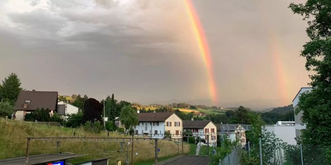 Regenbogen in Thörishaus BE. Regenbogen