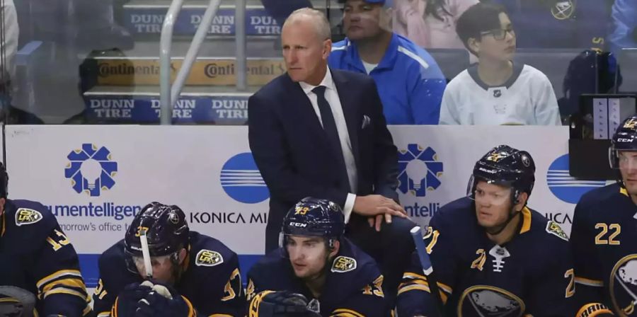 Ralph Krueger unterschriebt Anfang der Saison bei den Buffalo Sabres einen Dreijahresvertrag.