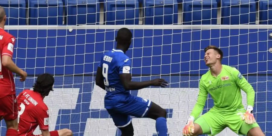 Ihlas Bebou (M) brachte Hoffenheim gegen Union Berlin in Führung. Foto: Thomas Kienzle/AFP Pool/dpa