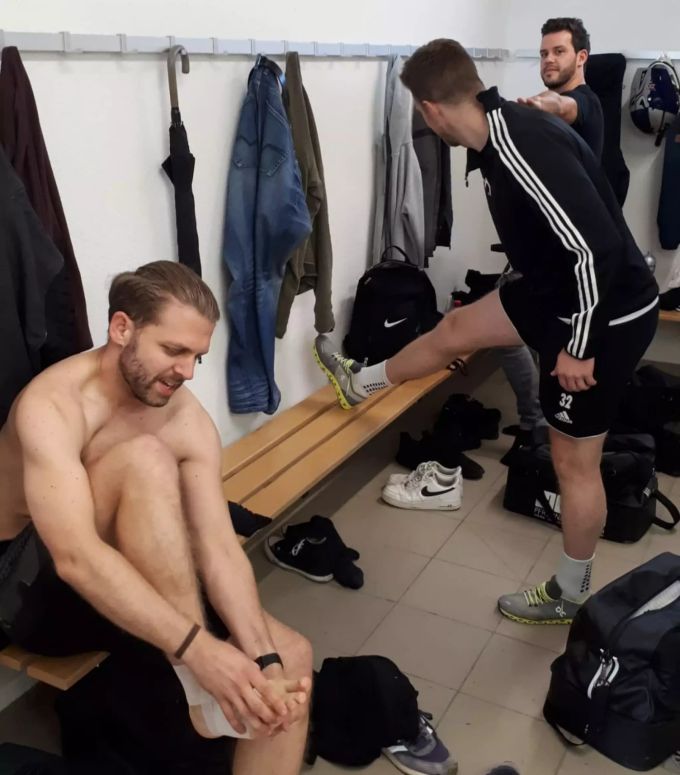 Besonders das Benutzen der Garderobe ist wegen des Sicherheitsabstands eine Herausforderung. FC Gontenschwil