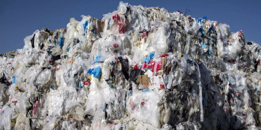 Abfallberge aus Plastik greenpeace