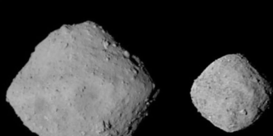 Aufnahmen von «Ryugu» (links) und «Bennu».
Sie zeigen die diamantenähnliche Form der
Asteroiden und die Krater entlang ihrer
äquatorialen Ausbuchtung. (zVg)