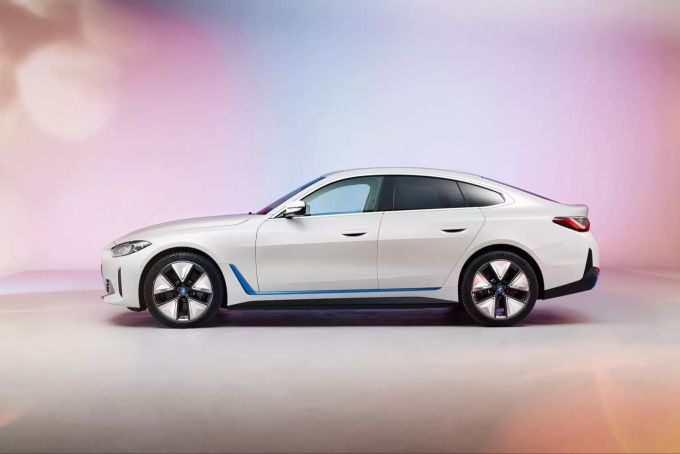 Der i4 wirft Eleganz und Sportlichkeit in die Waagschale gegen die Konkurrenz aus Kalifornien 2021 BMW i4