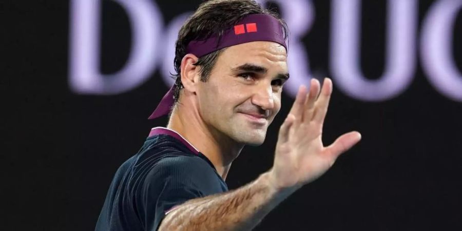 Roger Federer wird bei den French Open aufschlagen. Foto: Dave Hunt/AAP/dpa